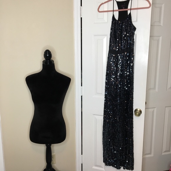 🍾NWOT BEAUTIFUL FULL SEQUINED BALL GOWN🍾 - Picture 1 of 6